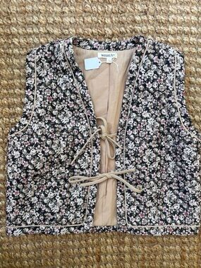 Wishlist Floral vest with Beige Accent